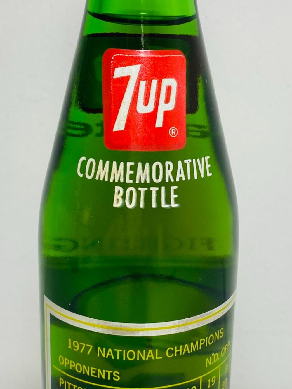 VNTG Notre Dame 1977 Champions Commemorative 7-Up Bottle, Unopened, Full, VG